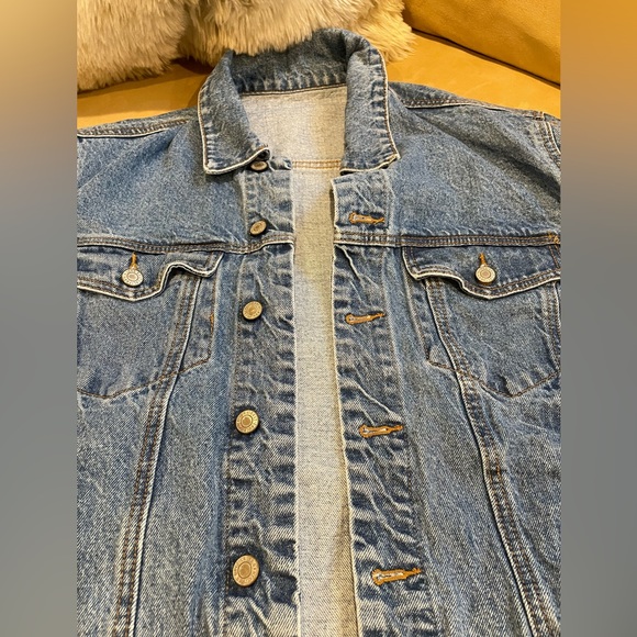 Brandy Melville Jean Jacket - Picture 2 of 4